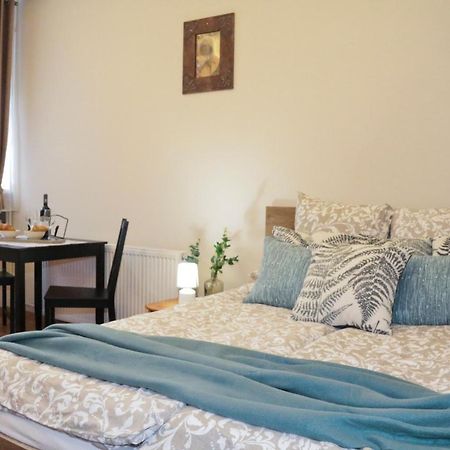 Palma Apartmanok Szallashely Szazhalombatta 6A Buitenkant foto