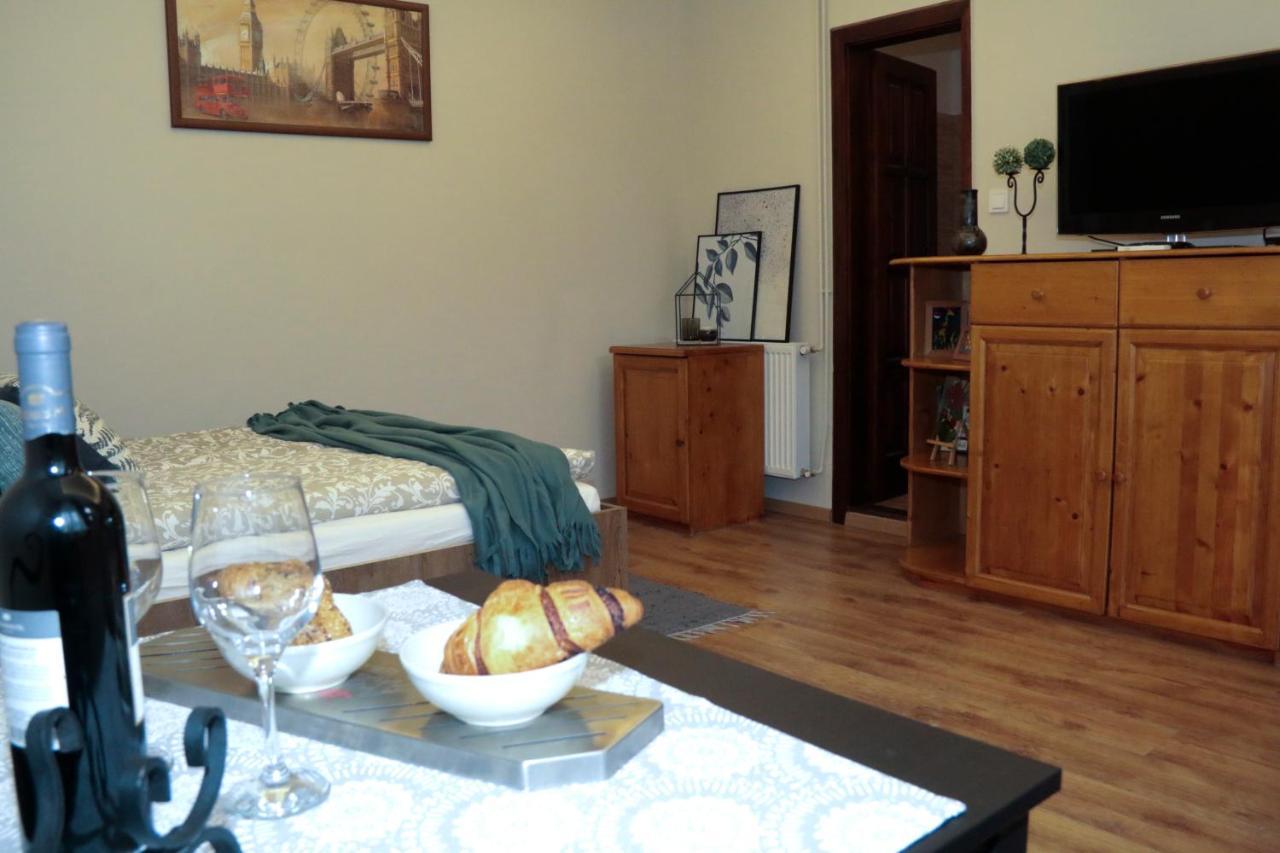 Palma Apartmanok Szallashely Szazhalombatta 6A Buitenkant foto