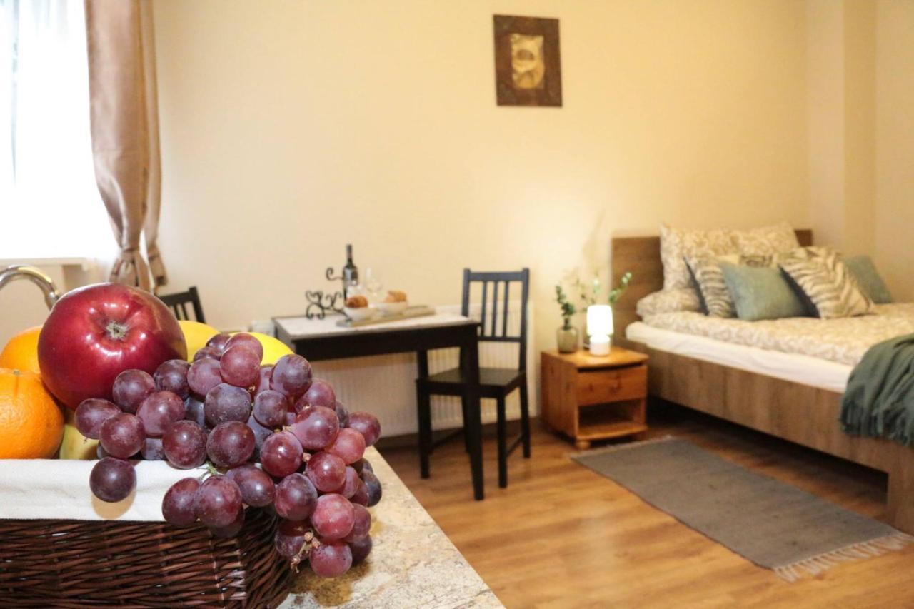 Palma Apartmanok Szallashely Szazhalombatta 6A Buitenkant foto